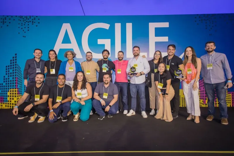 Equipe Livelo recebendo prêmio Agilidade Brasil